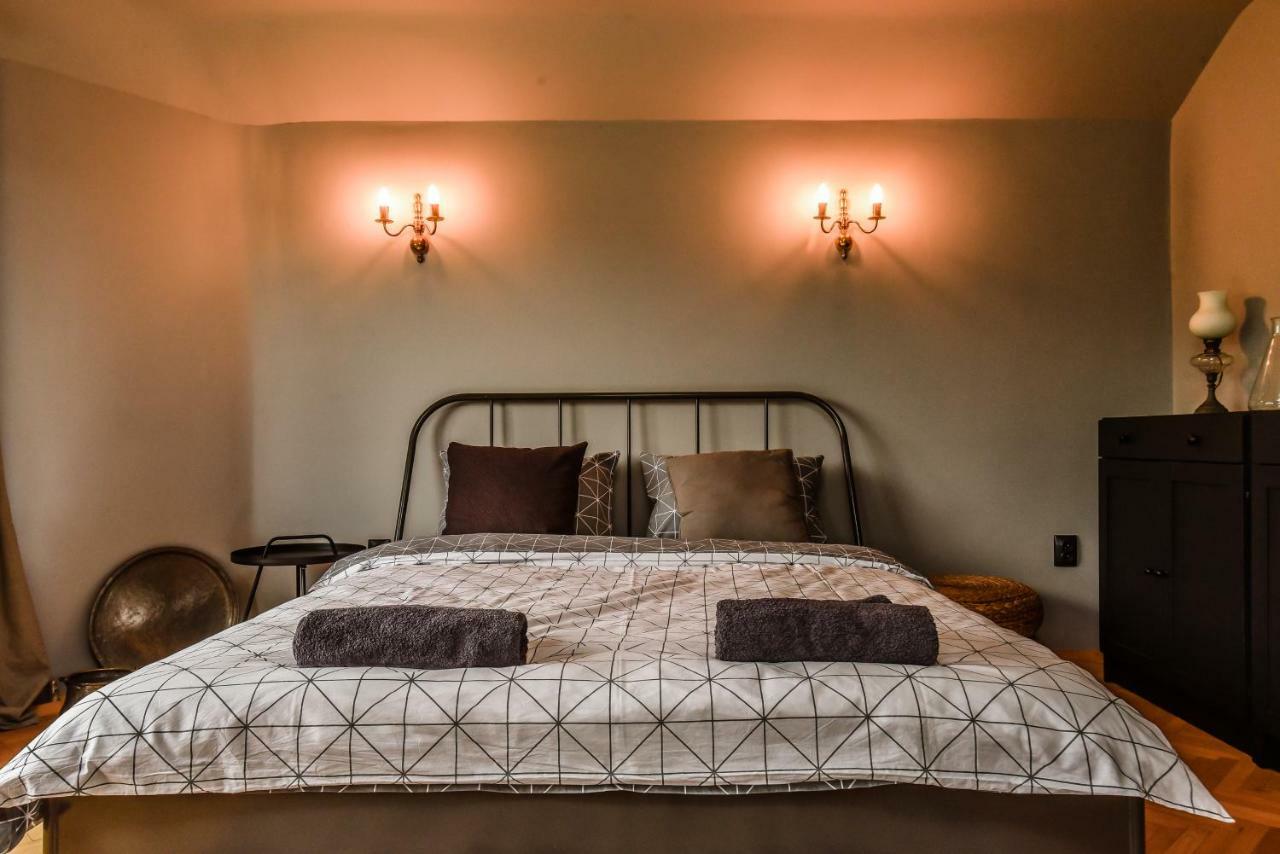 Three Levelled Art In The Heart Of Apartament *