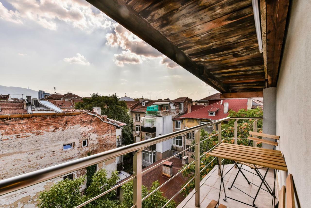 Three Levelled Art In The Heart Of Apartament