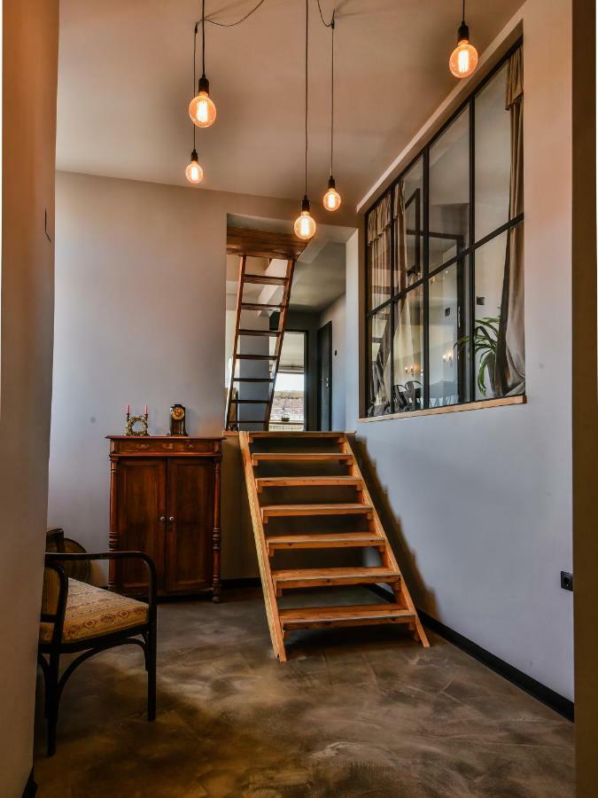 Three Levelled Art In The Heart Of *