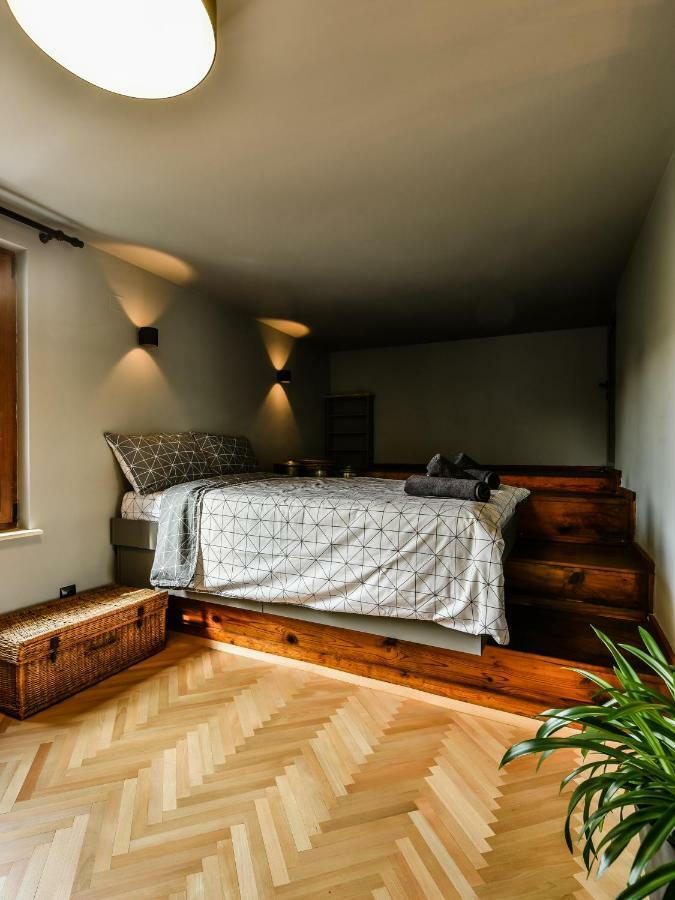 Three Levelled Art In The Heart Of Apartament